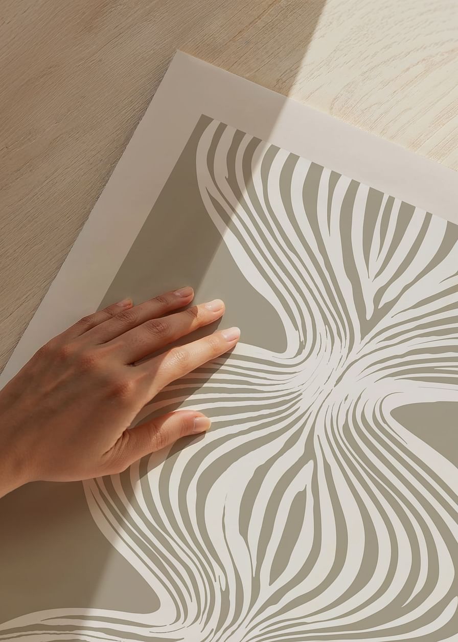 Poster cu un model abstract cu linii albe curgătoare-12