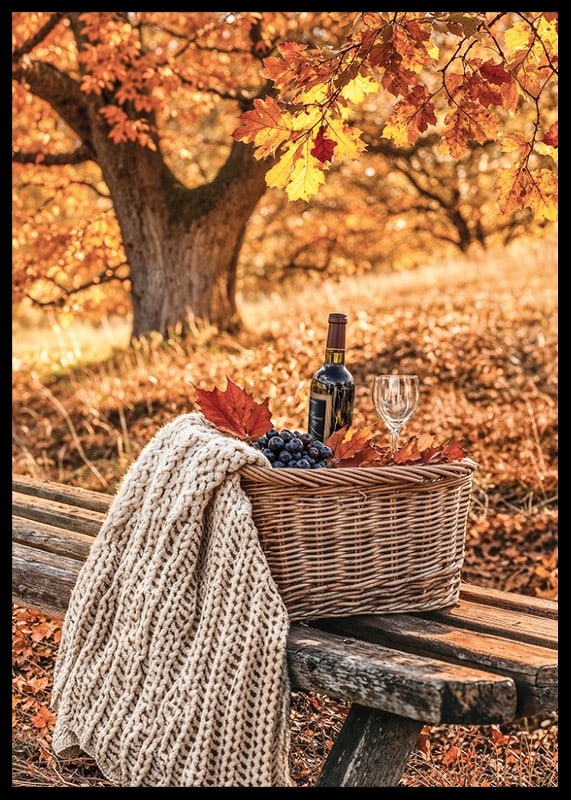 Poster med en bild på en picknick-korg med vin och druvor i höstmiljö-12