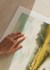 En poster med en slingrande bäck genom gyllene ängar och blomstrande natur-9