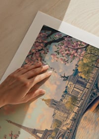 Plakat przedstawiający Paryż z Wieżą Eiffla, kwiatami wiśni i Sekwaną w marzycielskim złotym świetle-9
