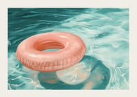 Poszter, amelyen egy puha rózsaszín tónusú úszógyűrű látható, amely kristálytiszta vízen lebeg-3