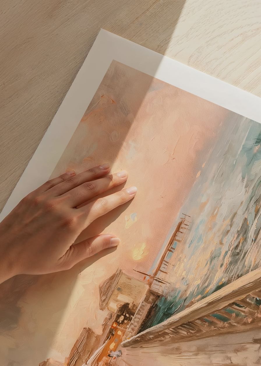 Een poster van een kustwandeling in het warme licht van de zonsondergang-12