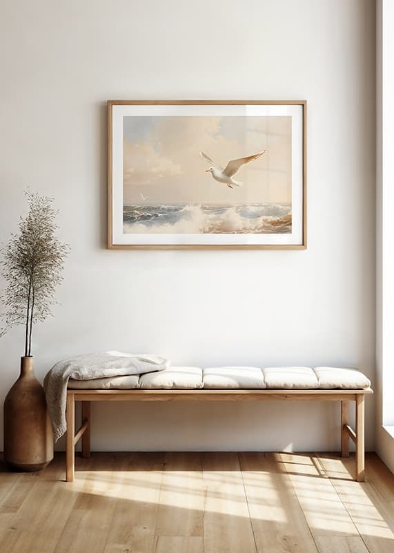 En poster av en mås i flykt över havets skummande vågor-12