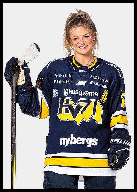 Kennedy Bobyck #22 HV71 2024/2025-12