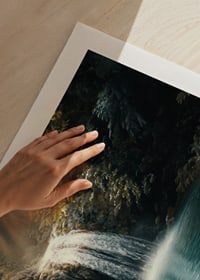 En poster av ett kristallklart vattenfall omgivet av lummig djungel-9