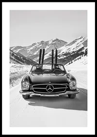 Poster på två skidåkare som tar sin Mercedes hem från bergen-0