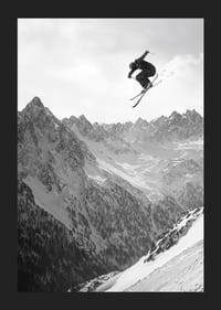 Poster in cui uno sciatore scende dalla montagna-5