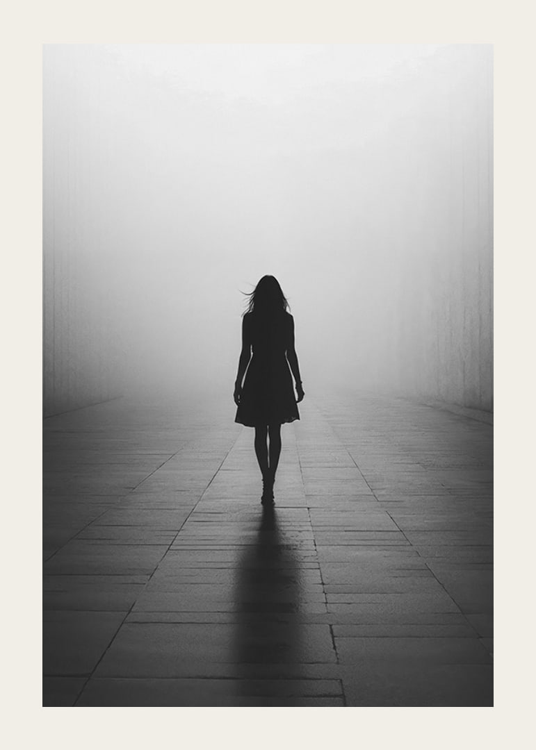 Posts where a woman walks alone in the silence-12