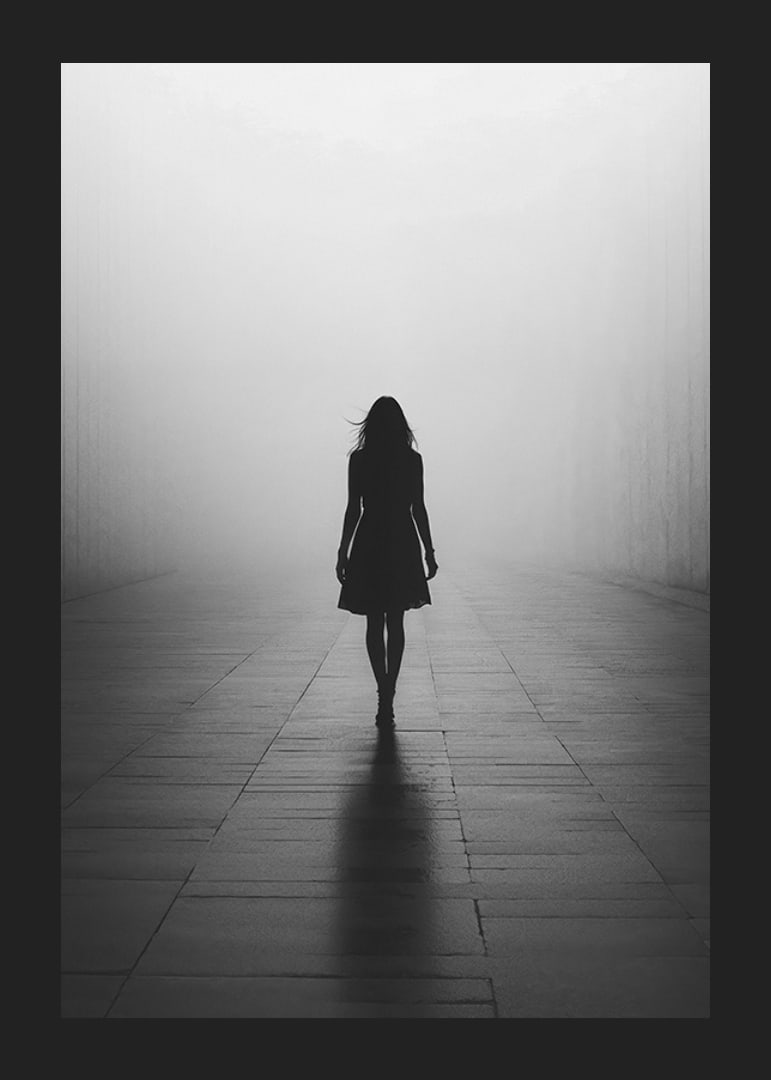Posts where a woman walks alone in the silence-12
