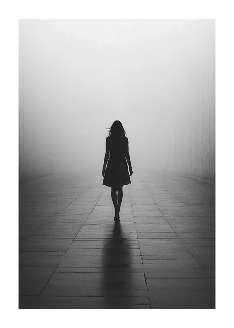 Posts where a woman walks alone in the silence-12