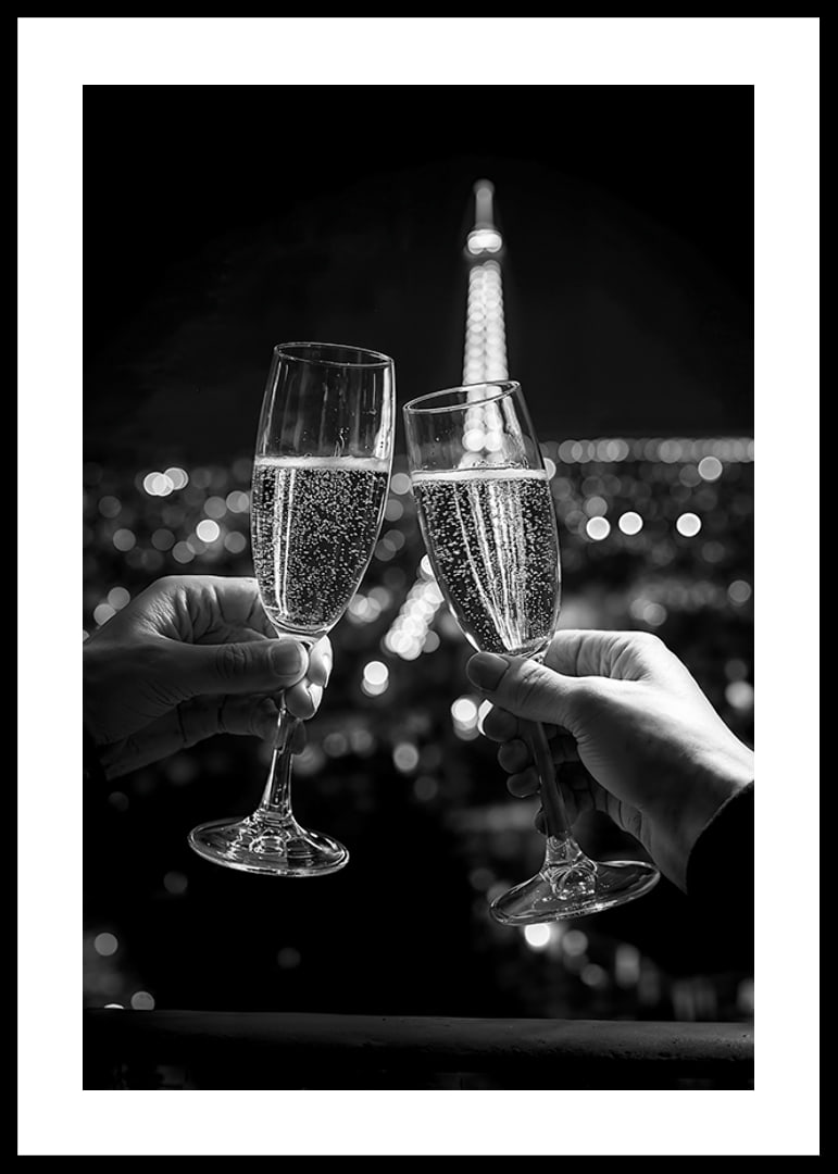 Poster, das einen Mitternachts-Toast vor dem Eiffelturm in Paris zeigt-12