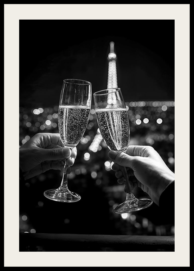 Poster, das einen Mitternachts-Toast vor dem Eiffelturm in Paris zeigt-12