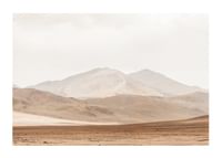 Affiche avec une belle image naturelle d'un paysage désertique avec des montagnes-1
