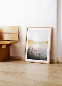 Poster med vacker naturbild över en dimmig sjö i soluppgång-8