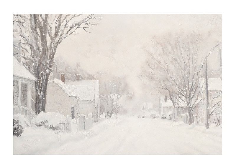 En plakat, der fanger en stille snedækket gade omgivet af frostklare træer og huse-12