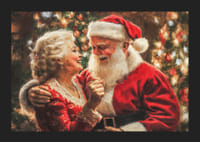 Egy plakát, amely a Mikulást és a Mikulás asszonyt mutatja egy szeretetteljes és örömteli pillanatban-5