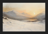 En plakat som viser et snødekt fjellandskap i solnedgangens varme, gylne lys-5