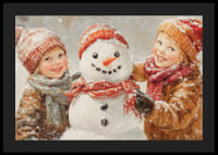 Un cartel que muestra a dos niños felices construyendo un muñeco de nieve en un paisaje invernal.-4