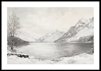 En poster som visar en fridfull vinterdag vid en stilla sjö omgiven av snöklädda berg-0