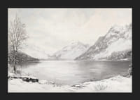 Plagát zobrazujúci pokojný zimný deň pri tichom jazere obklopenom zasneženými horami-5