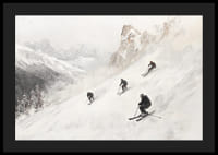 Négy síelő posztere, amint lerohan egy hóval borított hegyoldalon-4