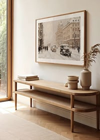 En poster som visar en charmig stadsgata med snöfall-8