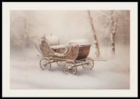 Une affiche représentant un vieux chariot enneigé dans un paisible paysage hivernal-2
