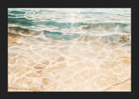 En poster med mjuka vågor som sköljer över solvarm sand-5