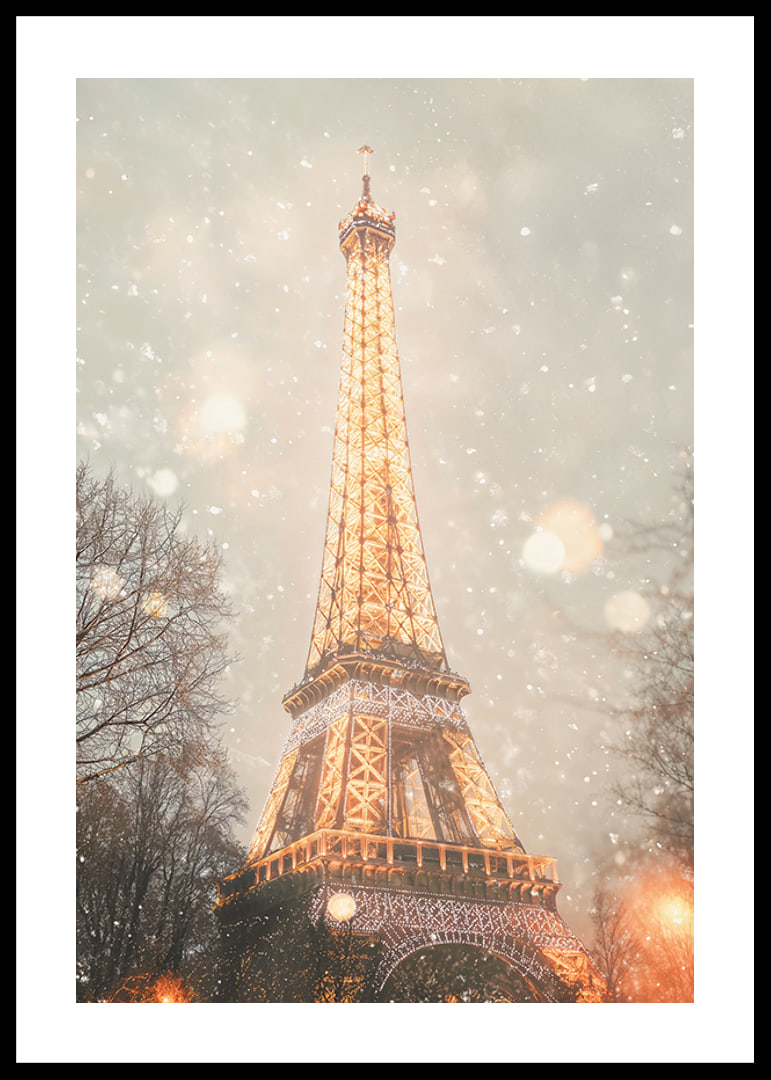 En vinterposter med Eiffeltornet som lyser upp ett snöigt Paris i gyllene sken.-12