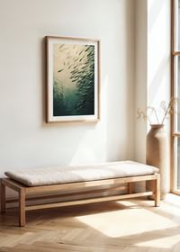 Un afiș care surprinde un banc de pești care se mișcă prin adâncurile oceanelor luminate de soare-4