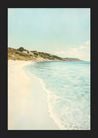 Un poster che cattura una spiaggia sabbiosa e soleggiata e un mare cristallino-5