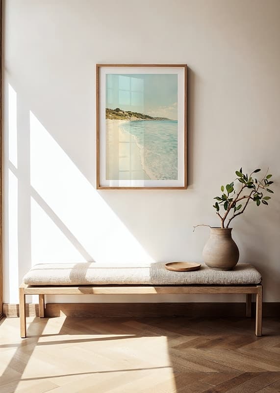 Un poster che cattura una spiaggia sabbiosa e soleggiata e un mare cristallino-12