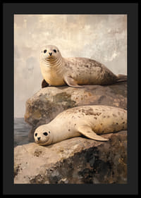 Um cartaz de duas focas a descansar em rochas à beira-mar, rodeadas por um ambiente costeiro tranquilo-4