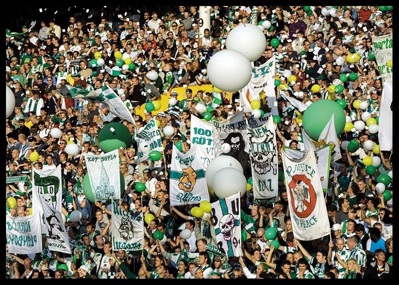 2001 Publik 02 Hammarby IF-12