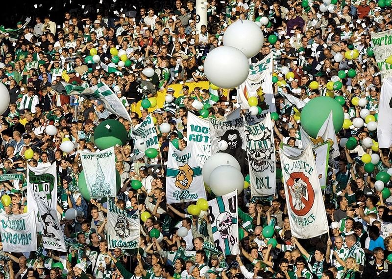 2001 Publik 02 Hammarby IF-12