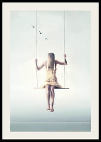 Une scène onirique de calme et de liberté, où une femme flotte sur une balançoire au-dessus du sol.-2