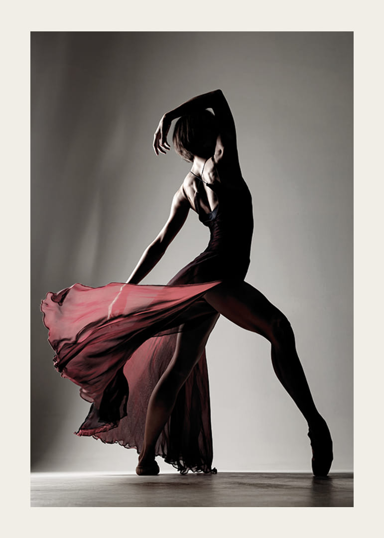 Voimakas ja tyylikäs siluetti, joka vangitsee tanssin liikkeen, kauneuden ja intohimon-12