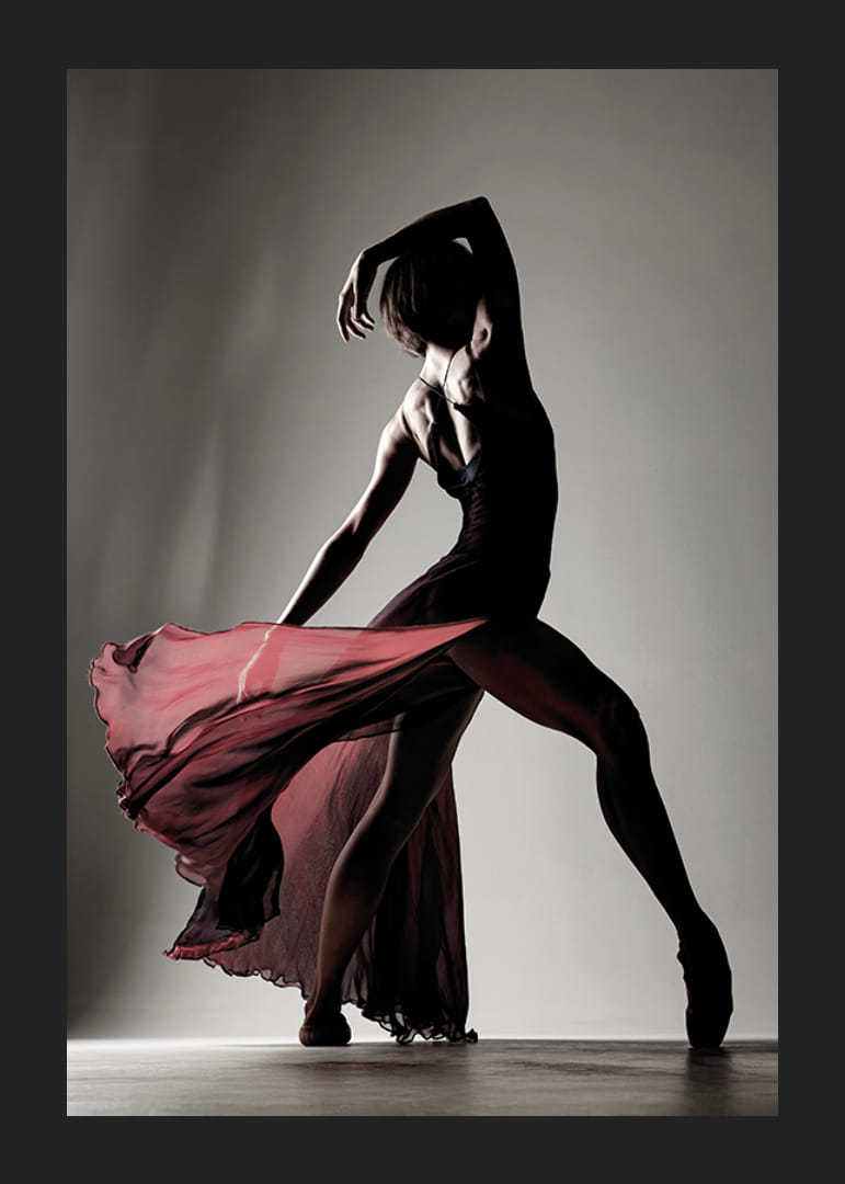 Voimakas ja tyylikäs siluetti, joka vangitsee tanssin liikkeen, kauneuden ja intohimon-12