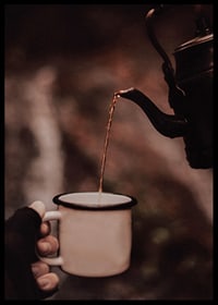 Eine heiße Tasse Kaffee an einem Herbsttag-6