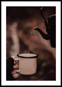 Eine heiße Tasse Kaffee an einem Herbsttag-0