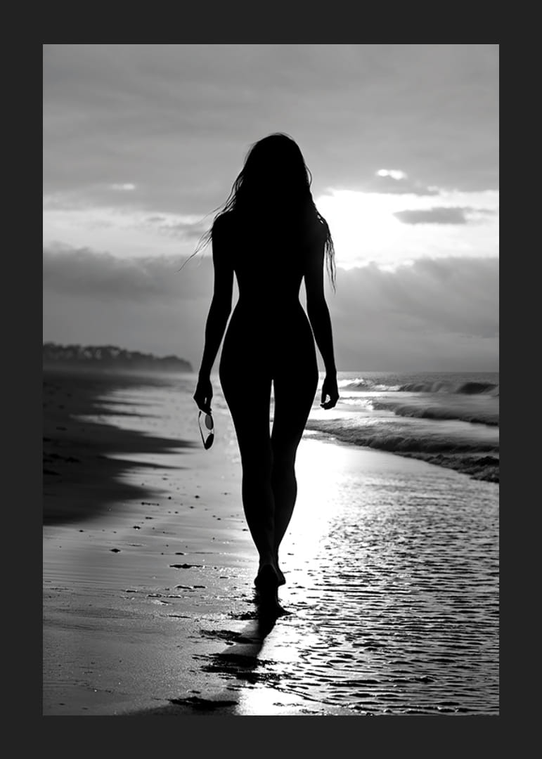 En kvinna går längs strandkanten-12