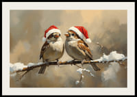 Du žvirbliai Kalėdų Senelio skrybėlėmis sėdi ant apsnigtos šakos ir skleidžia Kalėdų žavesį bei džiaugsmą.-2