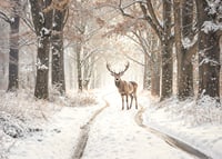 Ein stattlicher Hirsch steht auf einem verschneiten Waldweg und versprüht Winterzauber und natürliche Eleganz.-7