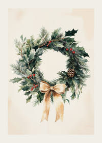 En klassisk julkrans med gröna kvistar, röda bär och en beige rosett som sprider vinterkänsla och elegans.-3