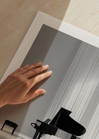 Poster alb-negru cu fotografia unui pian elegant-5