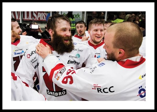 Poster Emil Kåberg Och Johan Wiklander Jublar Örebro Hockey