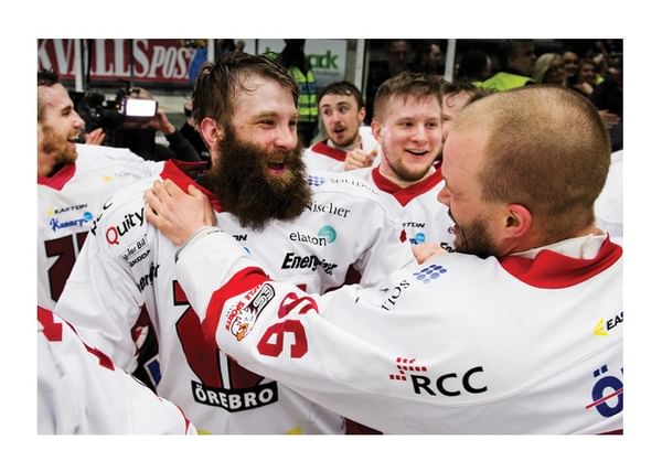 Poster Emil Kåberg Och Johan Wiklander Jublar Örebro Hockey