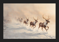 En vinterposter med en flock renar som springer genom snön i ett landskap.-5