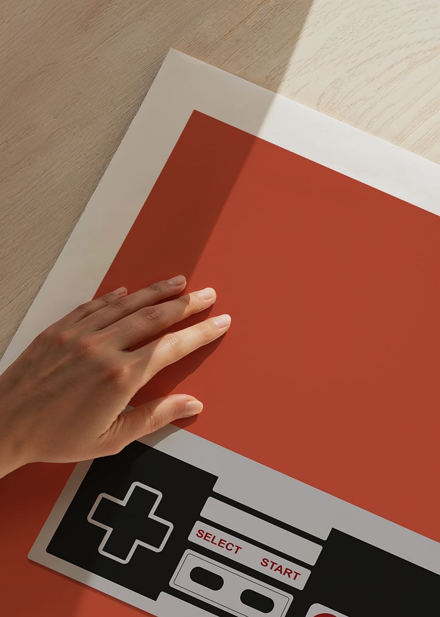 Un poster cu un controler de joc retro clasic pe un fundal roșu-12