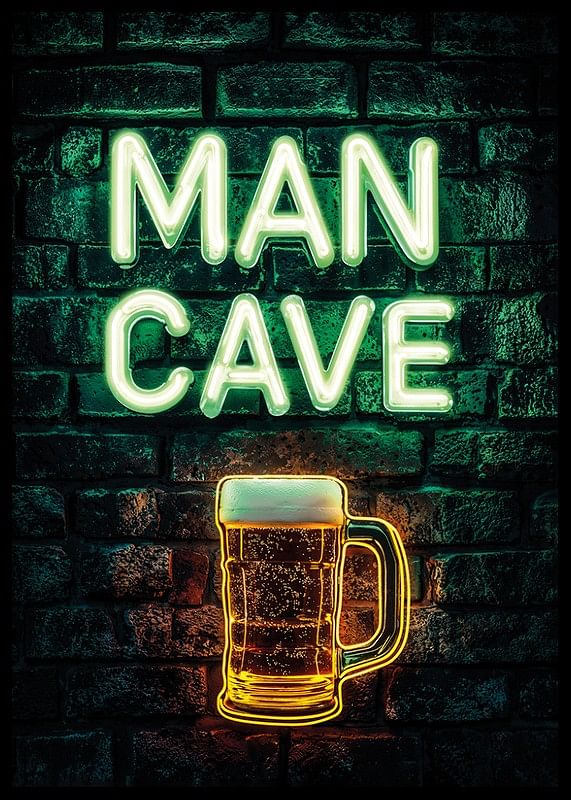 Un poster cu textul neon „Man Cave” și un pahar de bere strălucitor pe un perete rustic de cărămidă-12